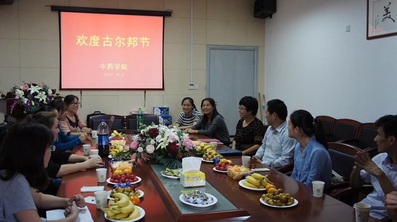 共庆民族节日  共襄和谐愿景――nHentai
“欢度古尔邦节”座谈会